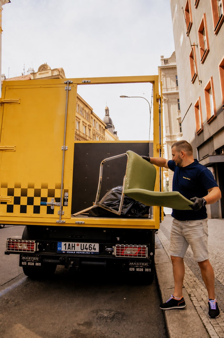 💪 Náš tým zajistí naložení, vážení i ekologickou likvidaci