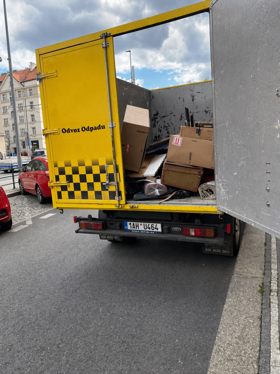 💪 Náš tým zajistí naložení, vážení i ekologickou likvidaci